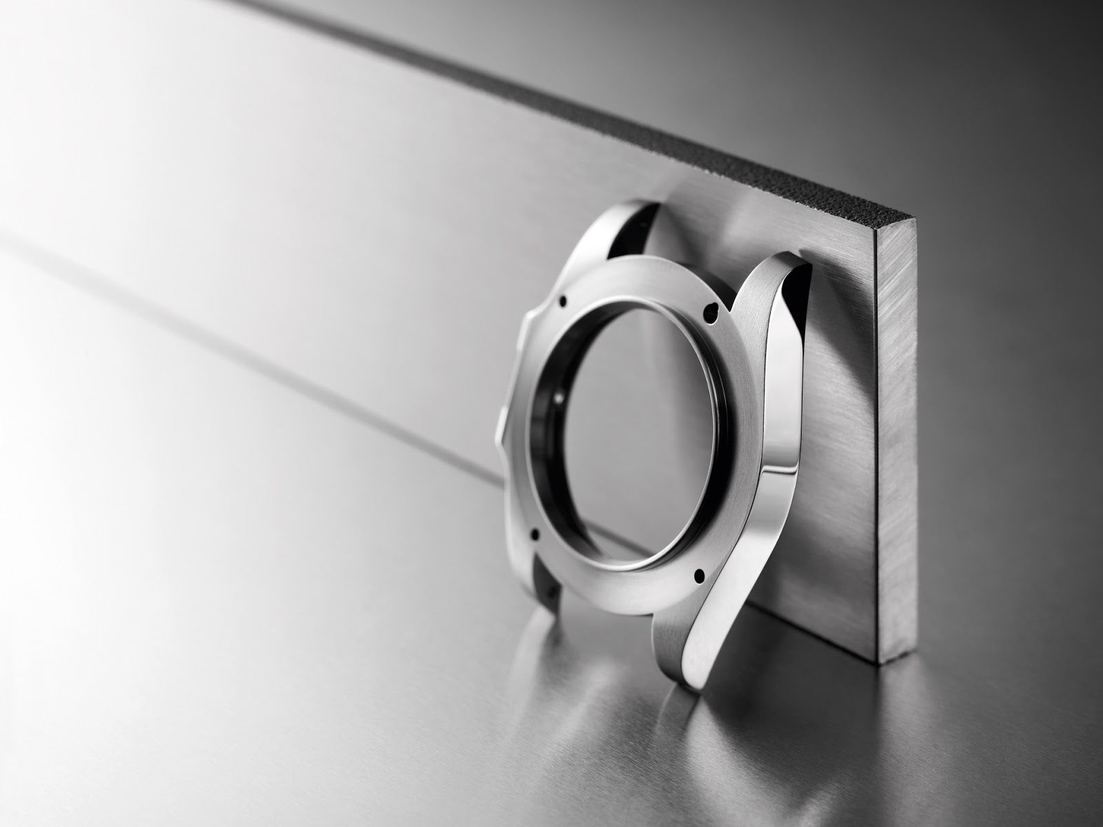 What's the Difference Between 316L vs. 904L Stainless Steel in Watches